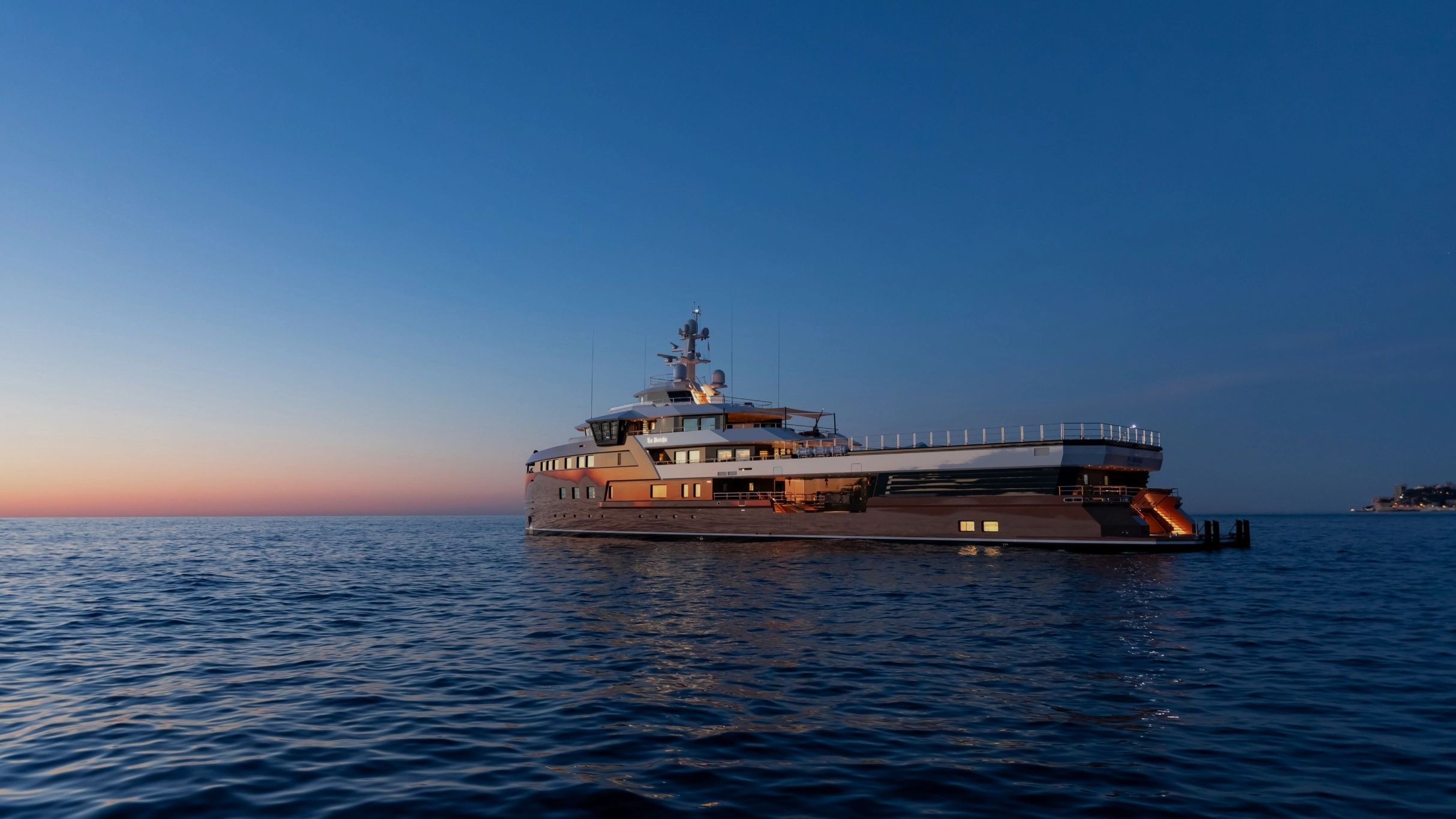 Expedition Yacht_Italy@2x