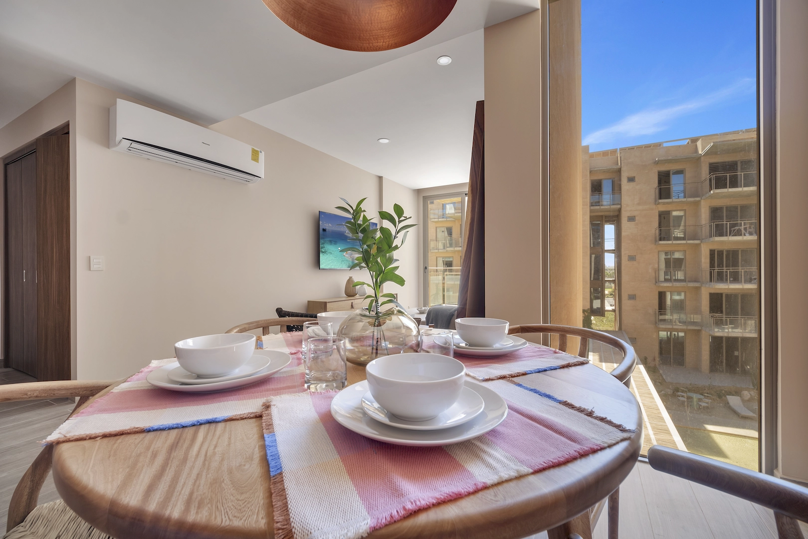 Dining - 1 Bed