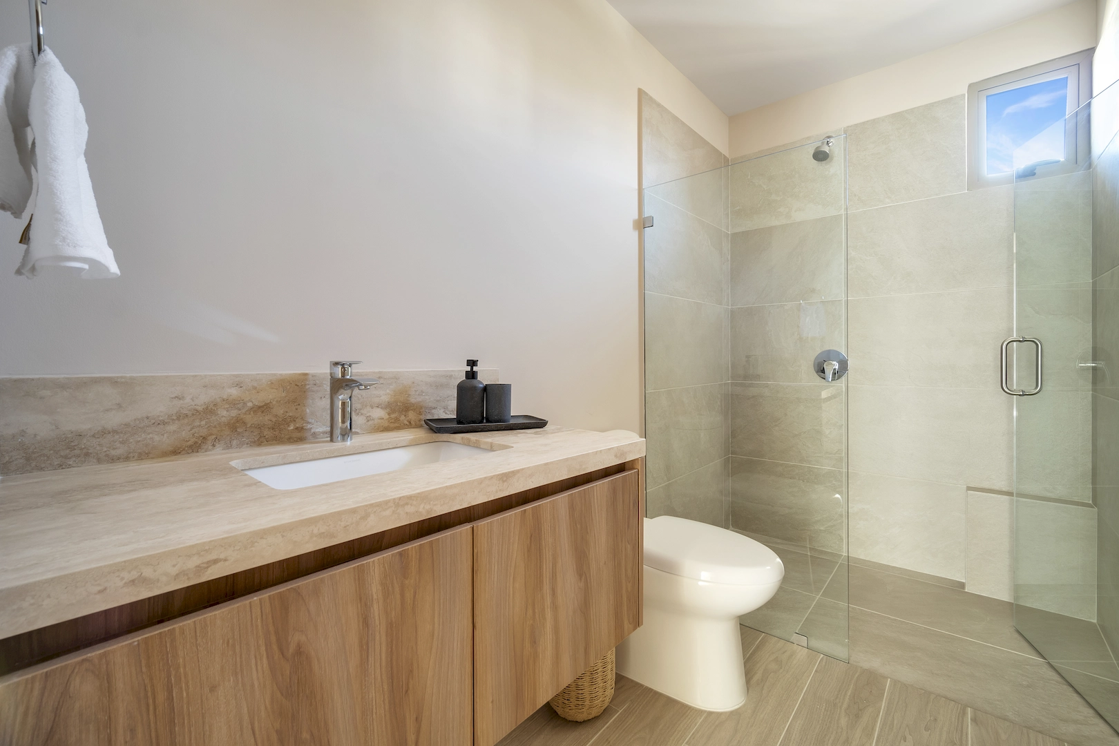 Master Bathroom - 1 Bed