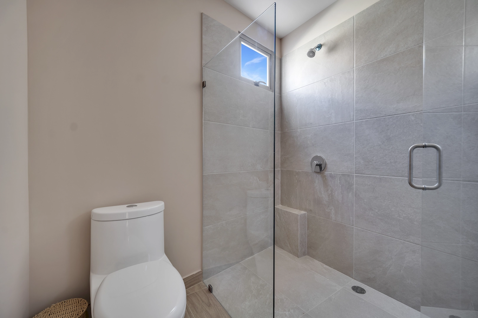 Master Bathroom (2)