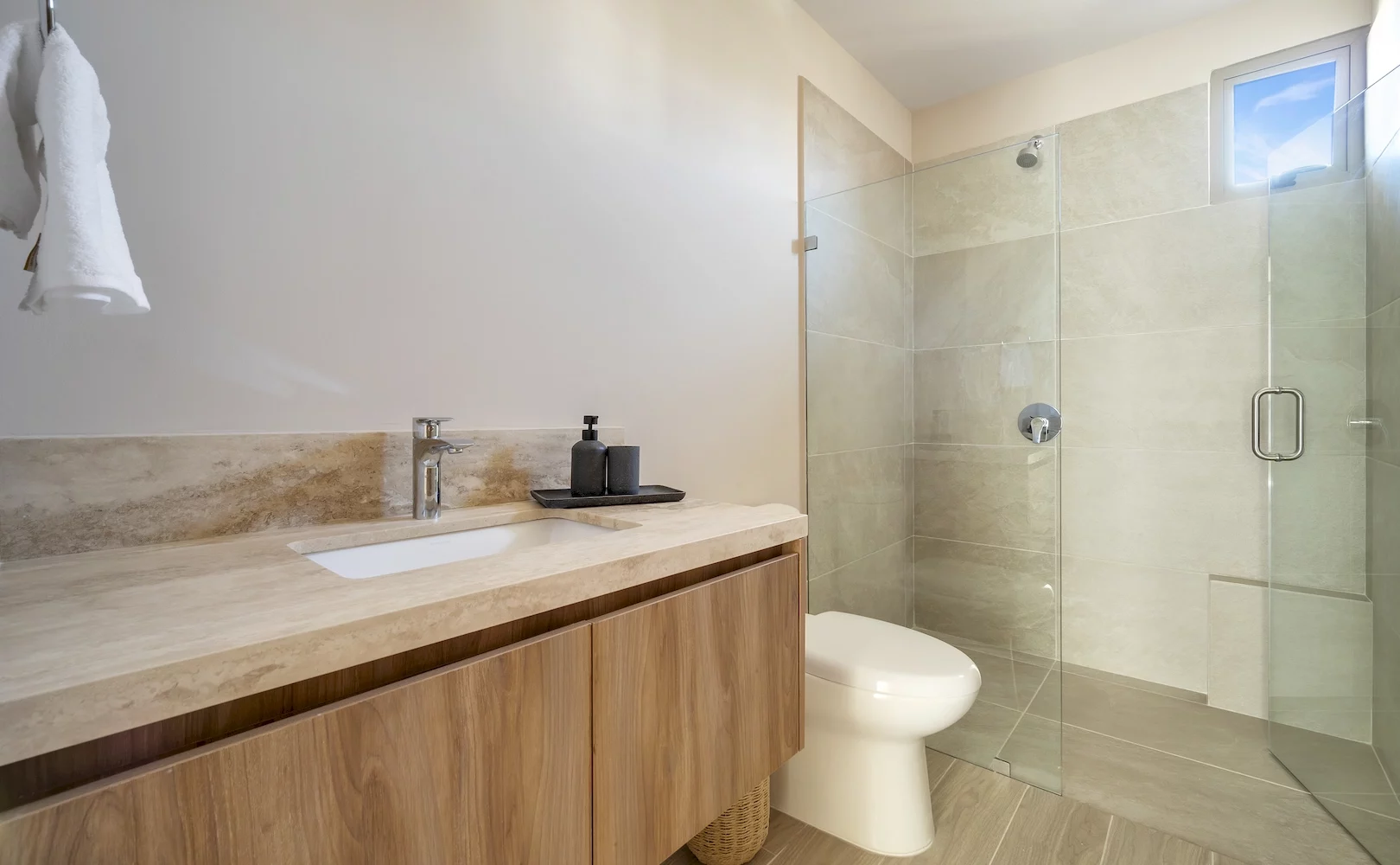 Master Bathroom - 1 Bed